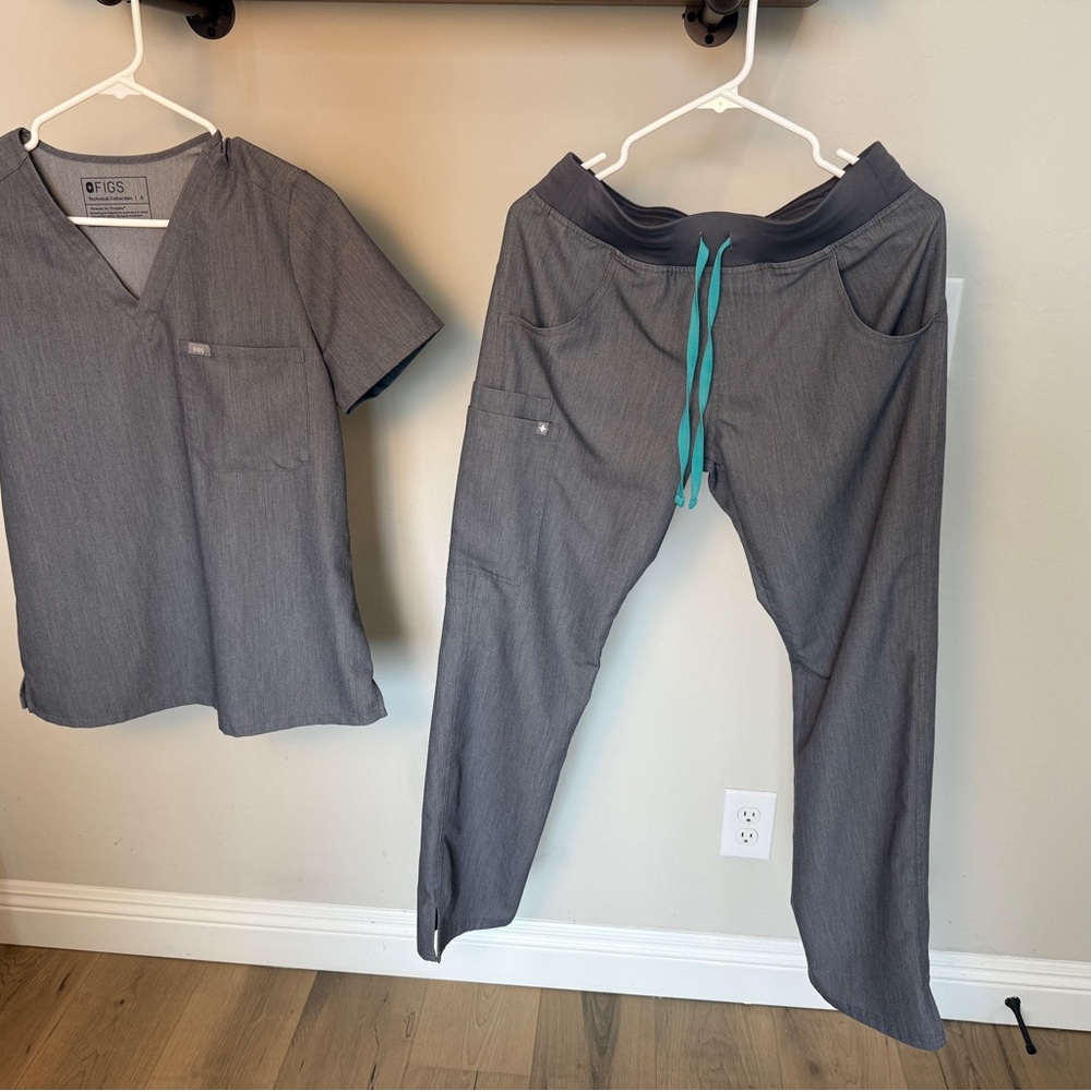 Limited Edition Figs Graphite Scrub Top and cargo bottoms - Small